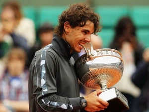 Vô địch Roland Garros lần thứ bảy: Nadal qua mặt Borg, rất gần Federer